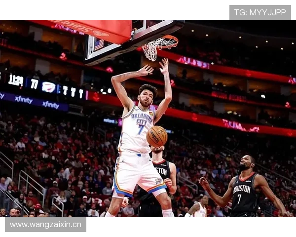 切特·霍姆格伦无球掩护制造错位，内线效率领跑雷霆