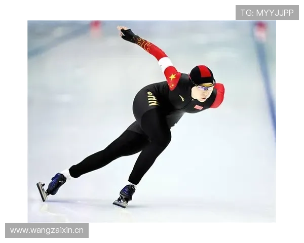 高亭宇训练完直接拎两袋冰去敷腿，这哪是运动员，简直是自虐狂